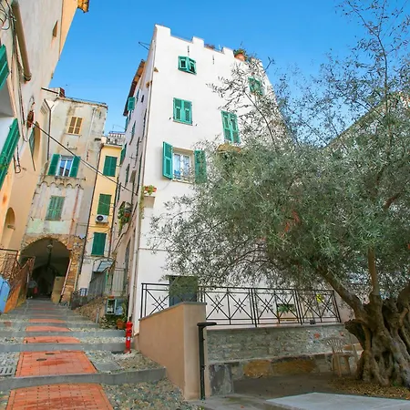 Apartment Domus Piazza Brigida Near Beach & Casino - Happy Rentals
