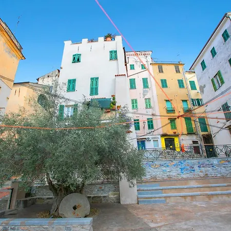 Apartment Domus Piazza Brigida Near Beach & Casino - Happy Rentals Sanremo