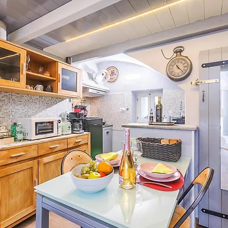Domus Piazza Brigida Near & Casino - Happy Appartement *